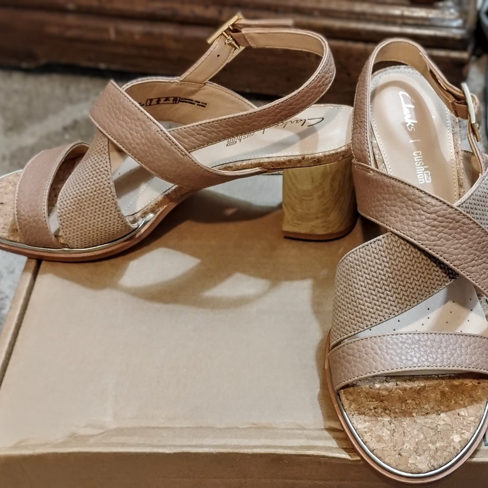 Clarks Women's Tan Strappy Sandals